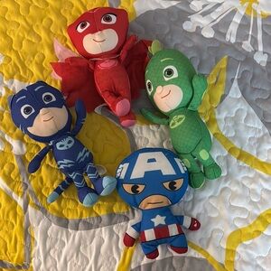 Red and Green Stuffed Animal Toy Set